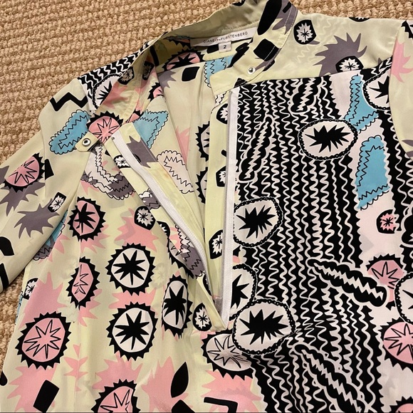 Diane Von Furstenberg Abstract Yellow Mock Neck Blouse 2 - Picture 3 of 6